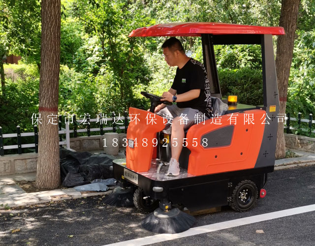 電動掃地車.jpg 電動掃地車.jpg