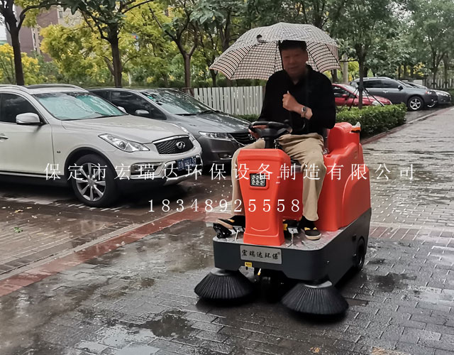 公園掃地車.jpg 公園掃地車.jpg